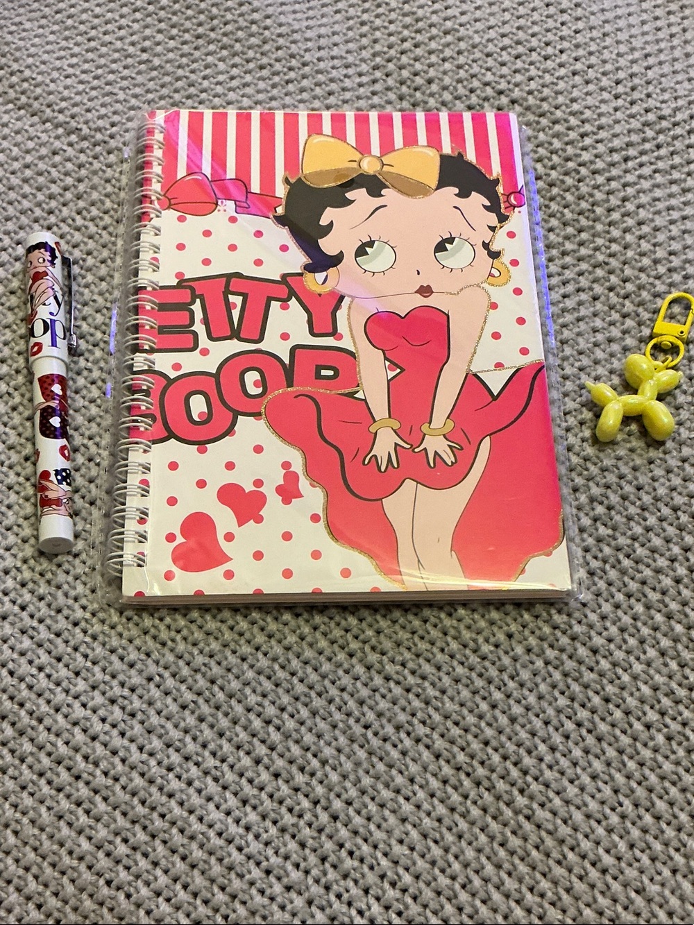 Betty Boop (3Pcs) Pink Spiral Notebook - W/Pen & Ballon Dog Keychain. - Picture 3 of 3